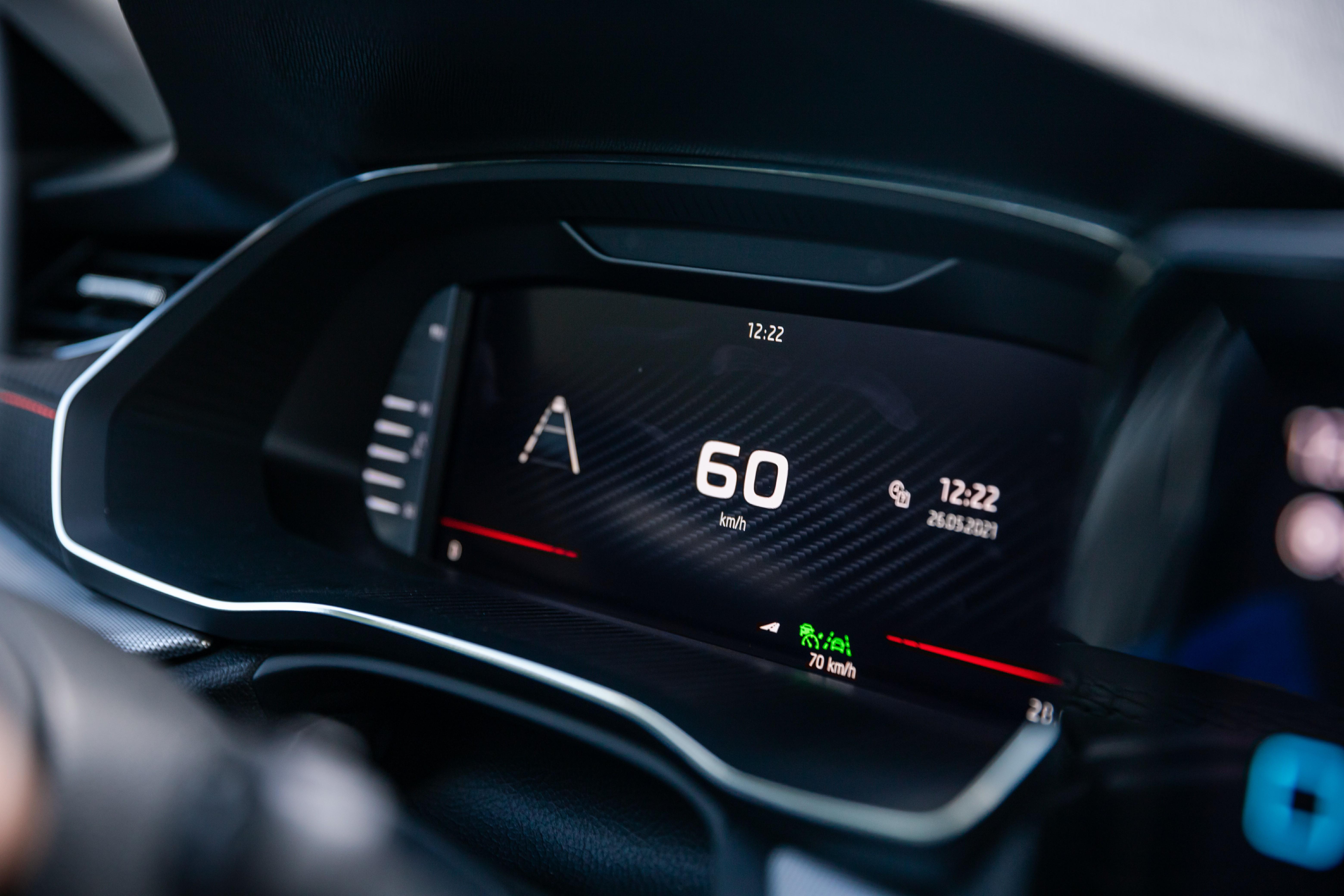 斯柯达明锐1.6和速腾发动机一样吗,斯柯达新明锐和速腾对比