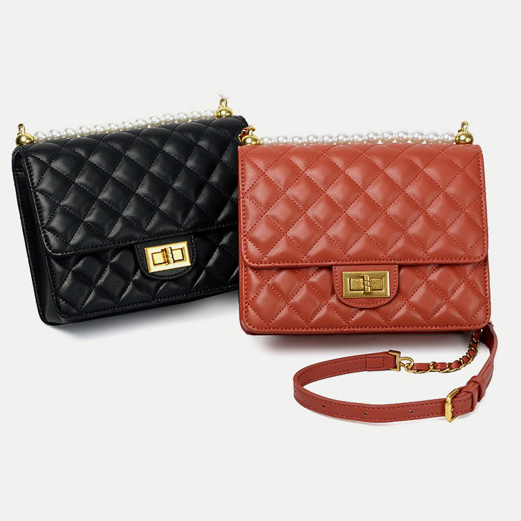 颜值和性能都挺全面的车,气质优雅菱格包