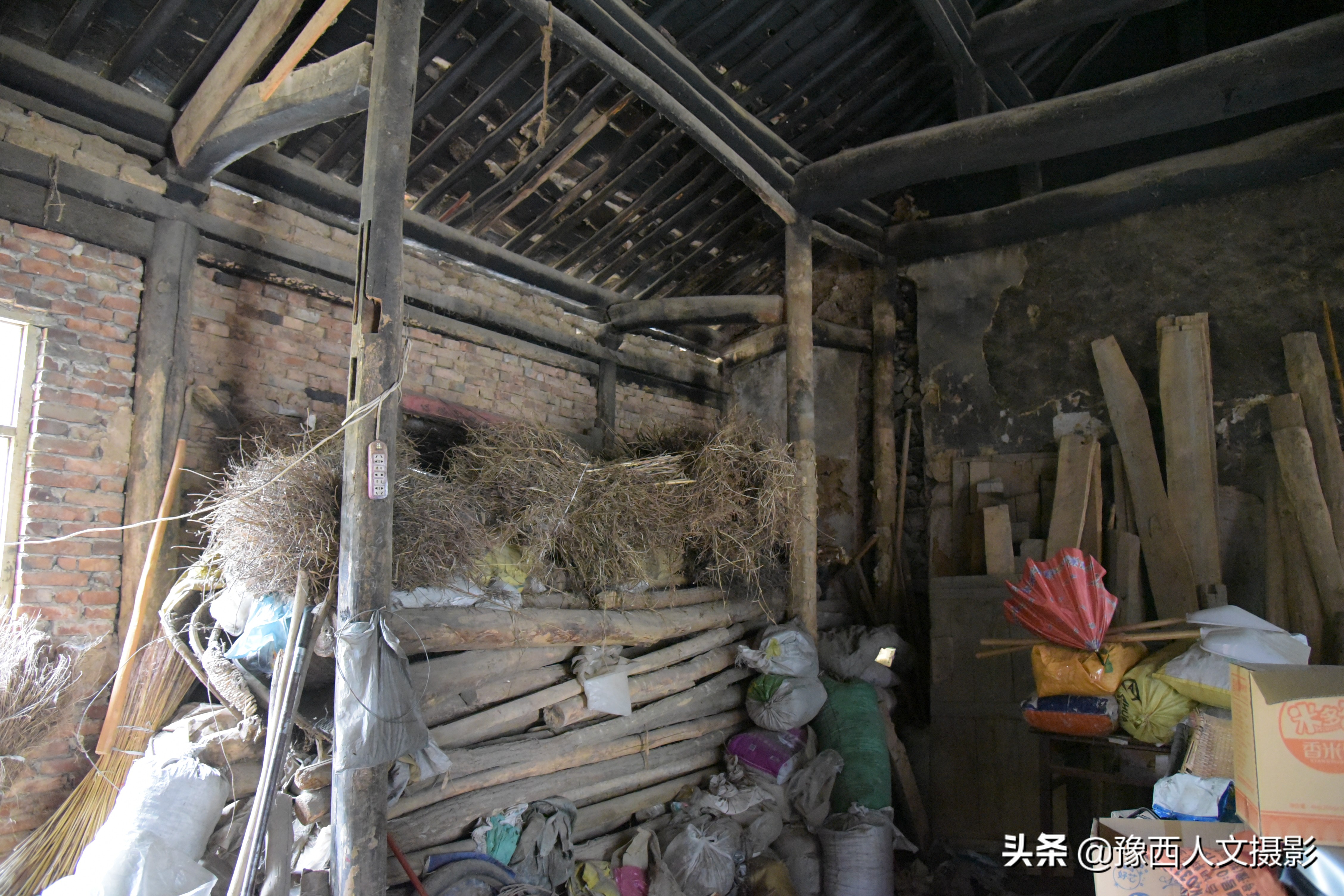 河南大叔供销社里卖货55年，一担两筐走遍全乡，商店模样70年没改