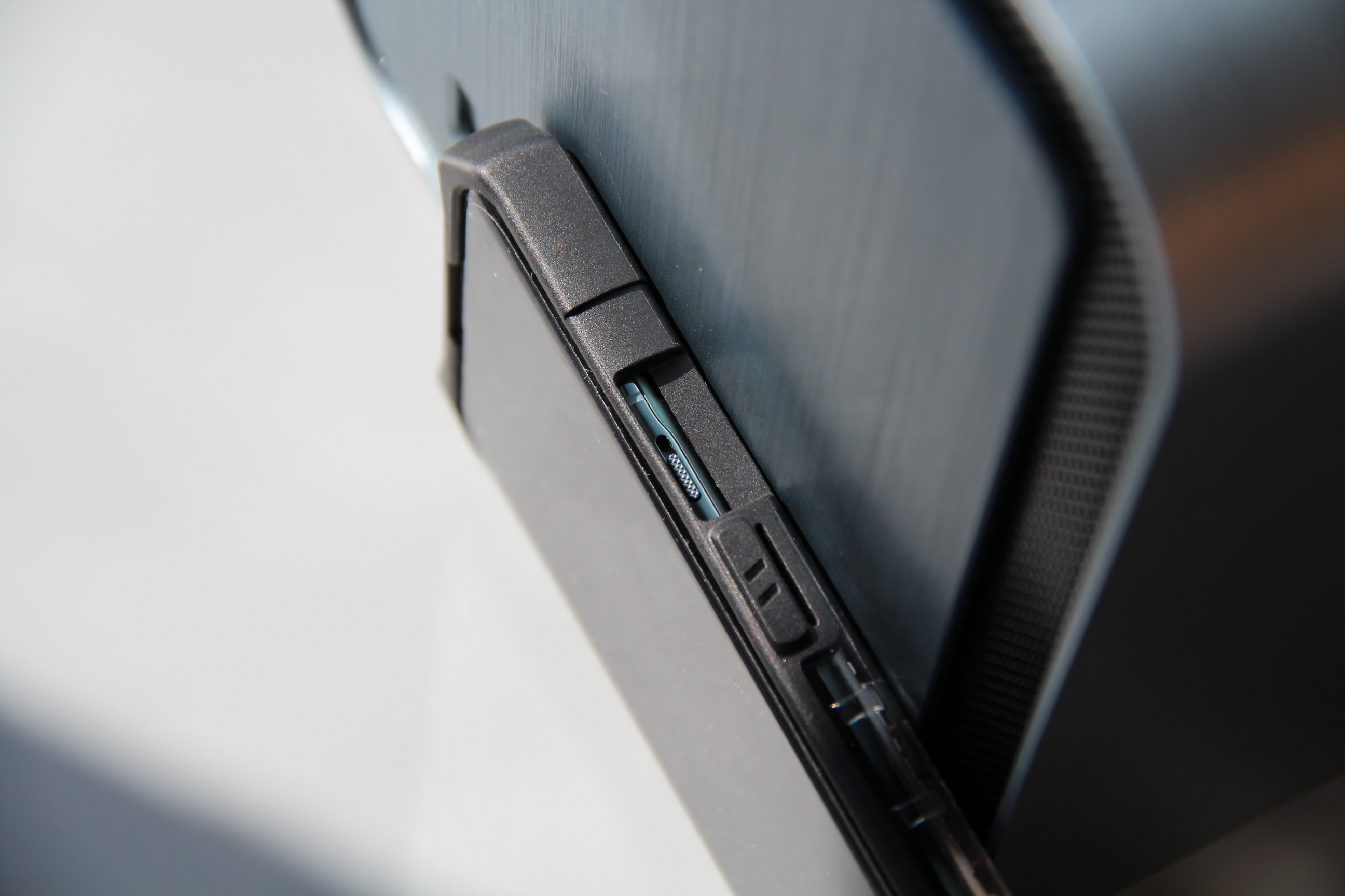 手机换屏价格高的和低的有啥区别,手机在官方换屏还值不值得买