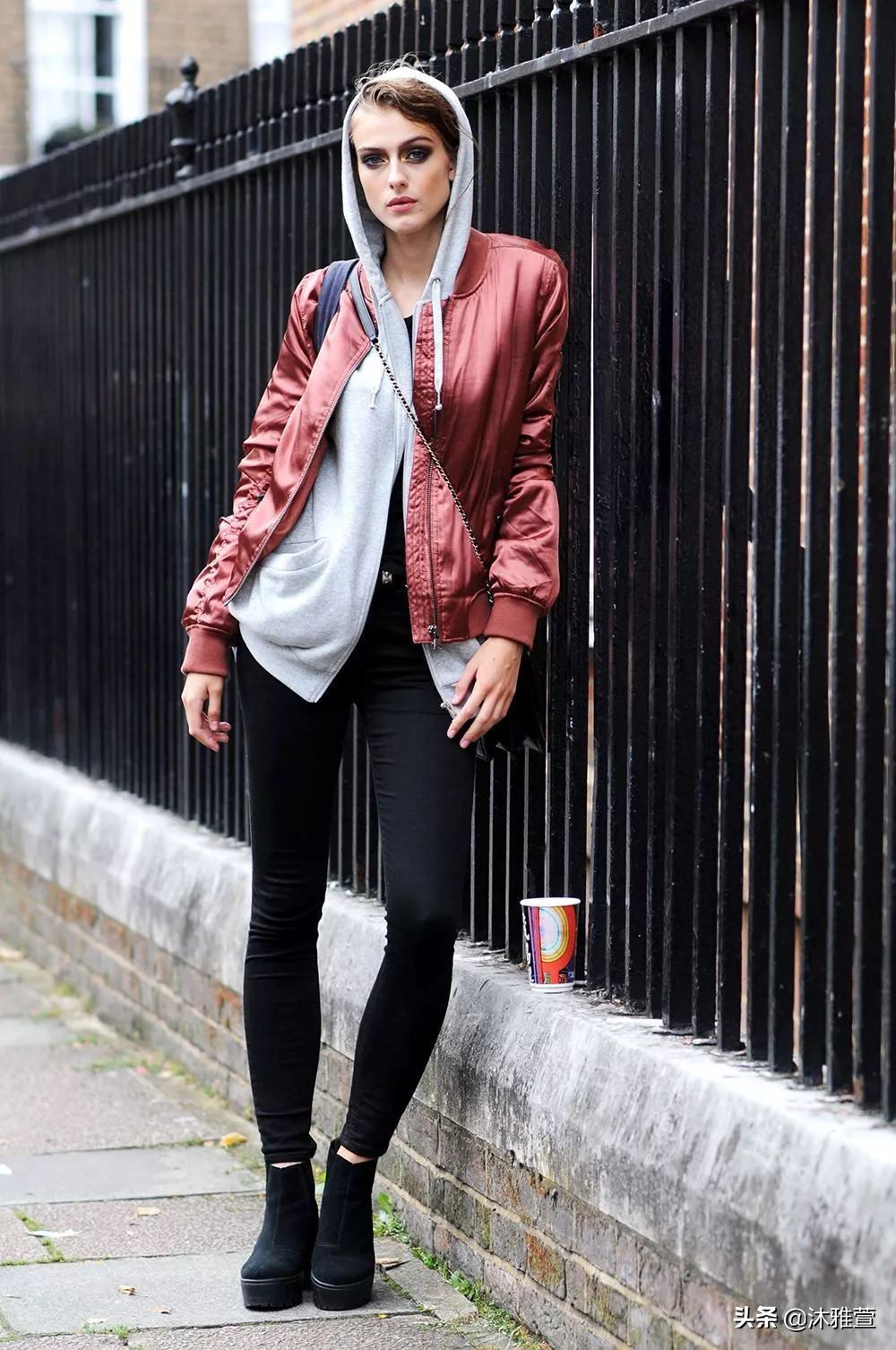 卫衣的n种穿法你学会了吗,卫衣的4个搭配方法太时髦了