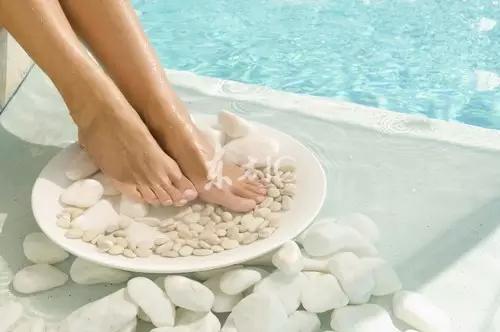 小个子穿什么高跟鞋显高冬天,高跟鞋小个子显高