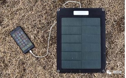 在非洲，不仅用泥巴给手机充电，还把自己改造成充电宝和天线