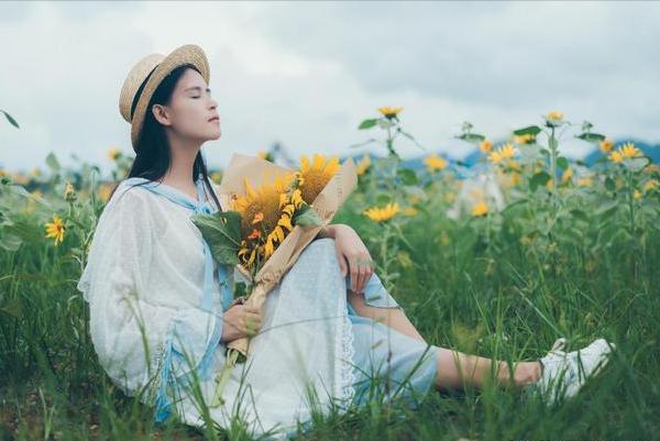 怎么才能让女人主动倒追你,让女人倒追你的四句话
