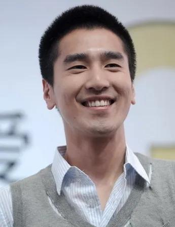 赵又廷的风流情史，靠魅力征服3个女人，娶国民女神获幸福