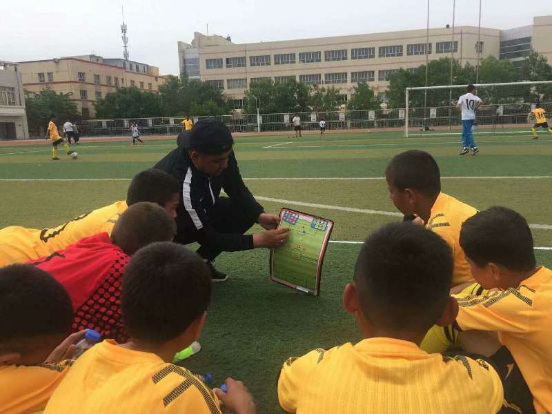 2015新疆乌鲁木齐校园足球比赛,沙区校园足球联赛比赛视频