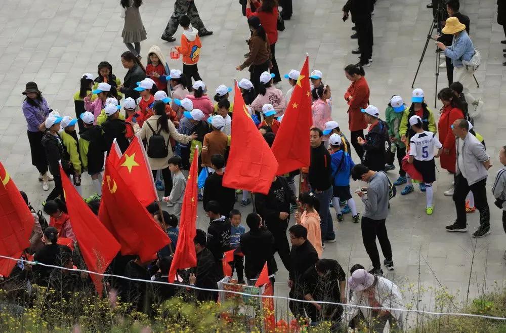 人间最美四月天，十里樱桃红满园