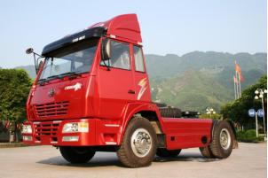 40年前的牵引车,50年红岩卡车