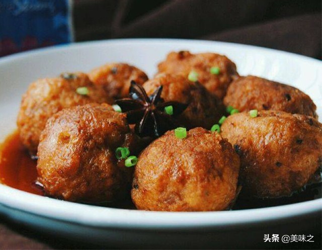 红烧狮子头最正宗的做法软糯醇香,红烧狮子头经典做法香滑软糯