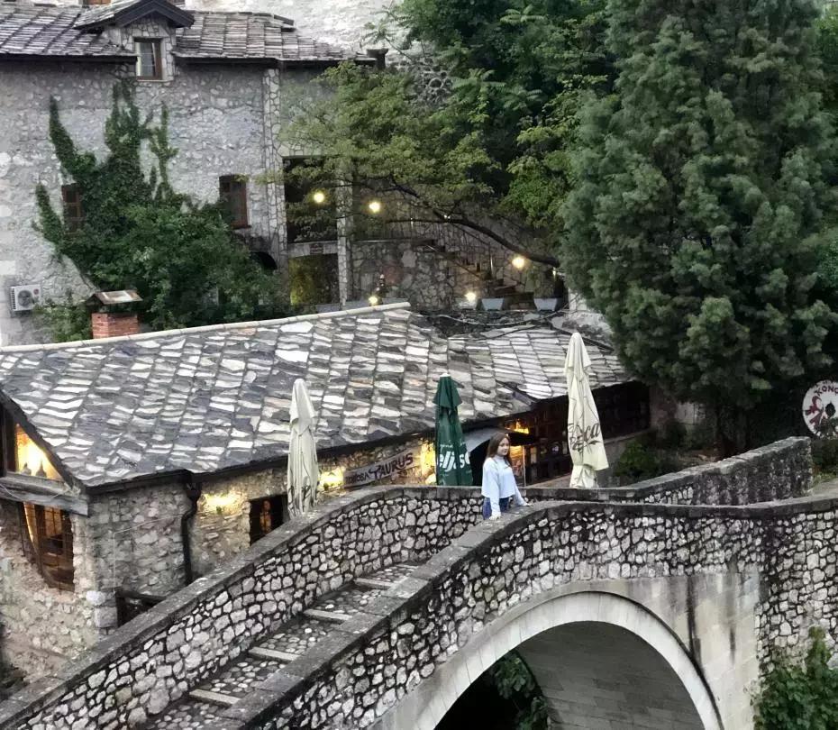 白本护照出境法国旅游免签吗,白本护照旅游去哪个国家比较好