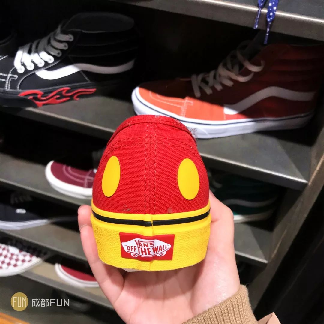 moschinohm合作款,hm和星际联名