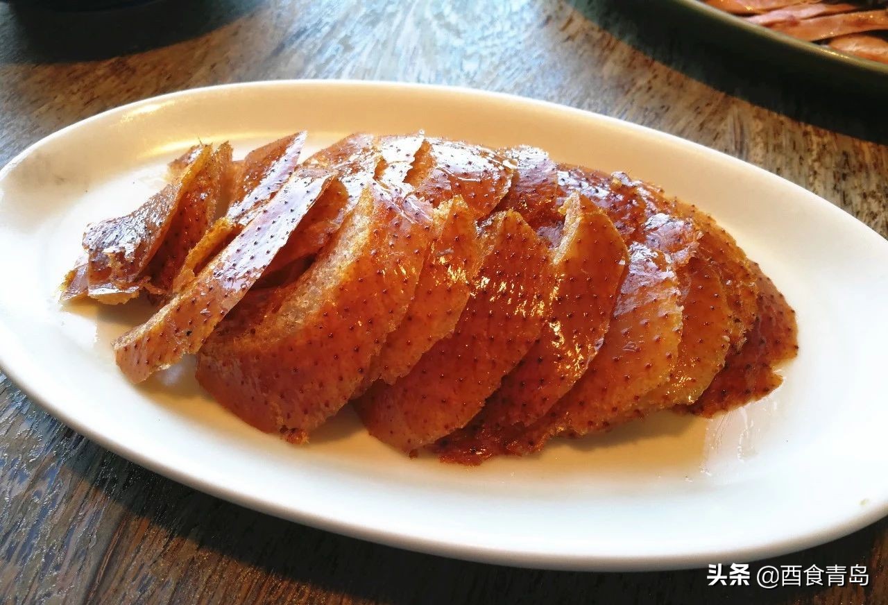 普京大帝在青岛吃的烤鸭,也是我的最爱,除了贵没毛病