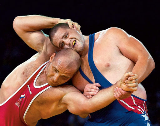 小鹰抱摔连胜28场创UFC历史,然而还有一尊跤神,连胜竟高达887场