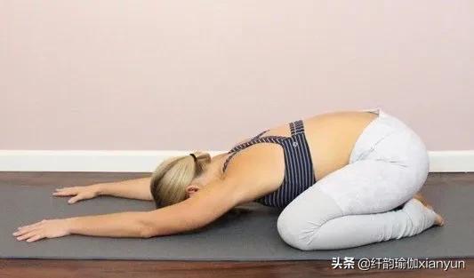 腰骶部疼痛适合什么瑜伽体式,腰部酸痛的瑜伽练法