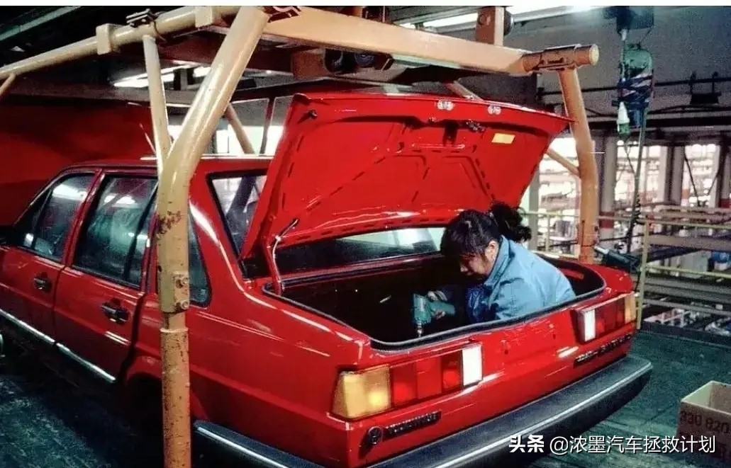 「妙手生花」重建一台战损级桑塔纳，带给它历经千般后的华丽重生