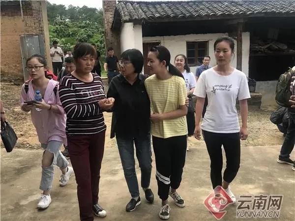 张桂梅感动图片,张桂梅儿童之家