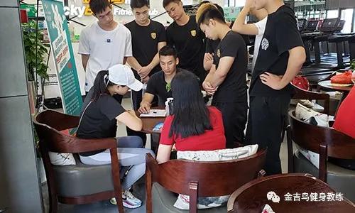 去健身房做健身学徒要交钱吗,健身房需要培训的工作靠谱吗