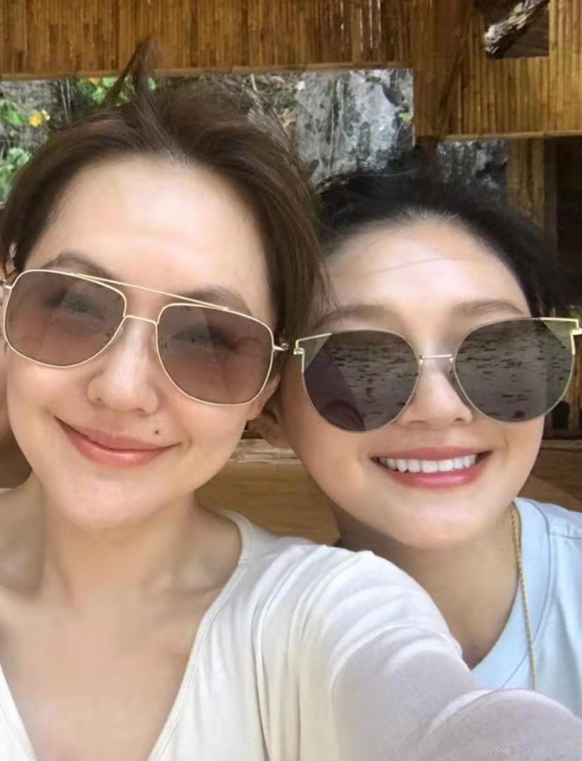 嘴巴干裂起皮推荐护唇油,秋冬季嘴唇干裂起皮这样涂