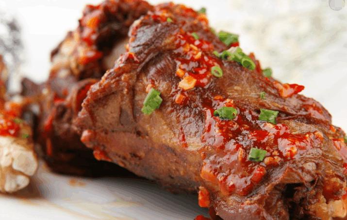 疆味美食羊肉,来新疆必吃的烤羊腿