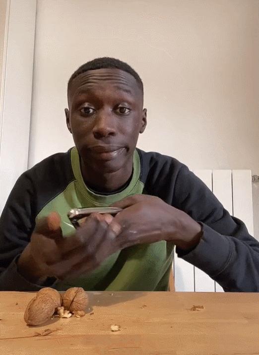 81岁河南首富，*养包***妇情**、暗通美国？