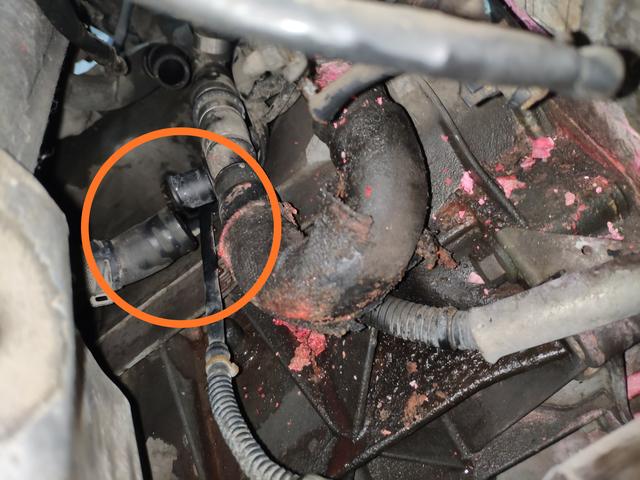 11年奥迪a6漏机油,奥迪a62.0t漏水一般哪里问题