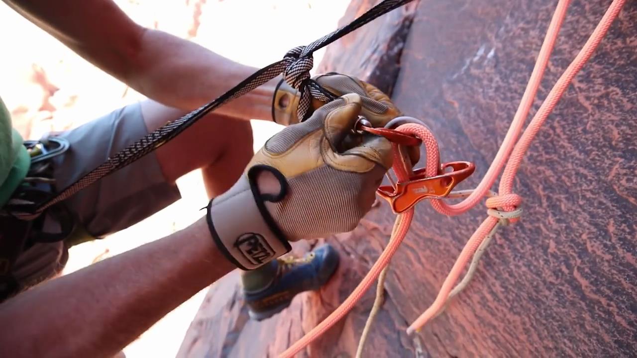 绳索登山的技巧,爬山绳索下降技巧