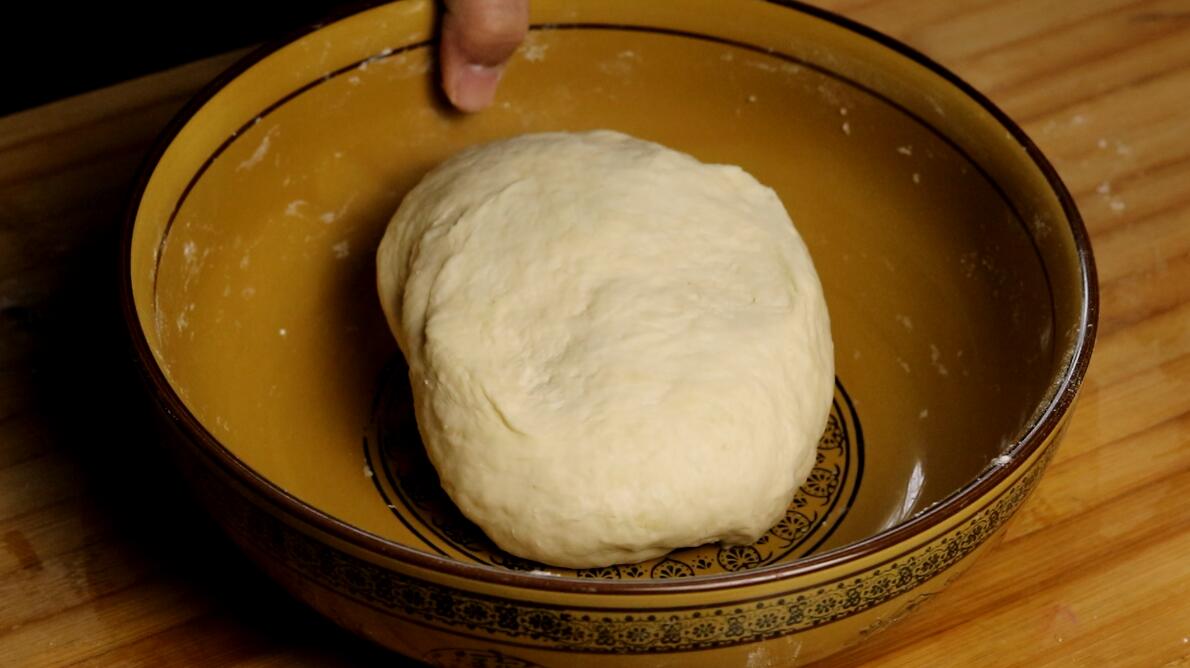 葱油饼的基本步骤和注意事项,正宗酥脆葱油饼做法教程