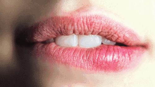 唇纹深显老吗,唇纹深好不好