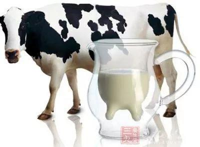 氨基酸奶粉和正常牛奶奶粉区别,宝宝喝配方奶粉到几岁最好