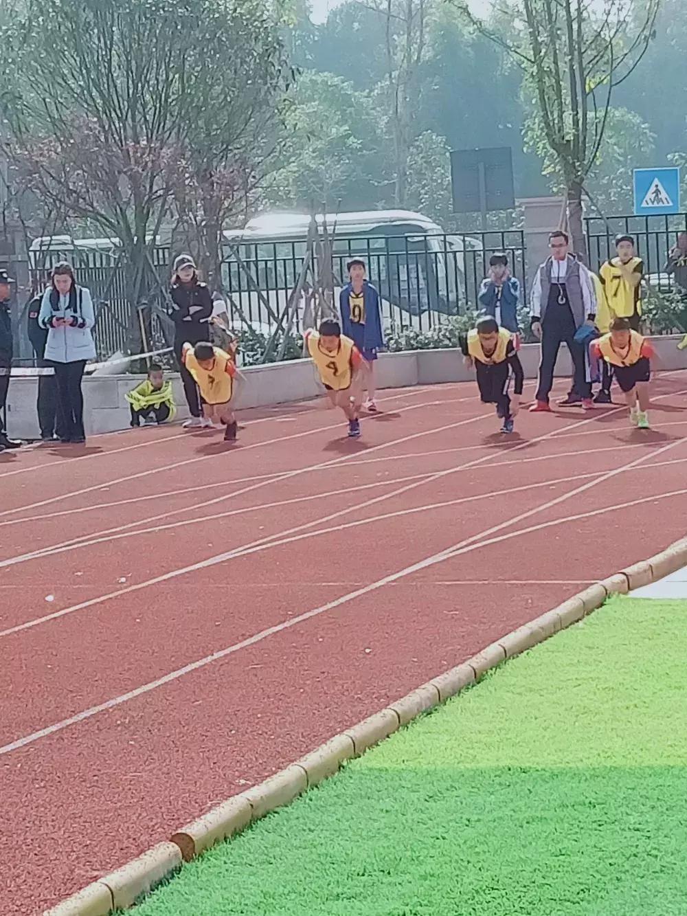 三岔湖小*运学**动员喜夺成都高新区空港新城第二届中小*运学**动会10金