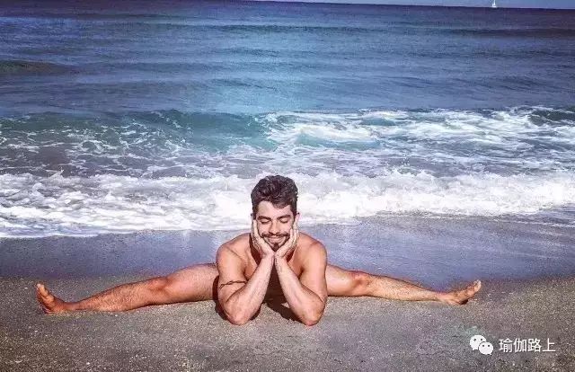 男人裸体瑜伽？一开始我的内心是拒绝的