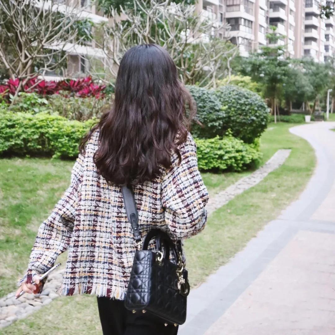 秋冬都适用的包包推荐,包包秋冬适合咖啡色还是卡其色