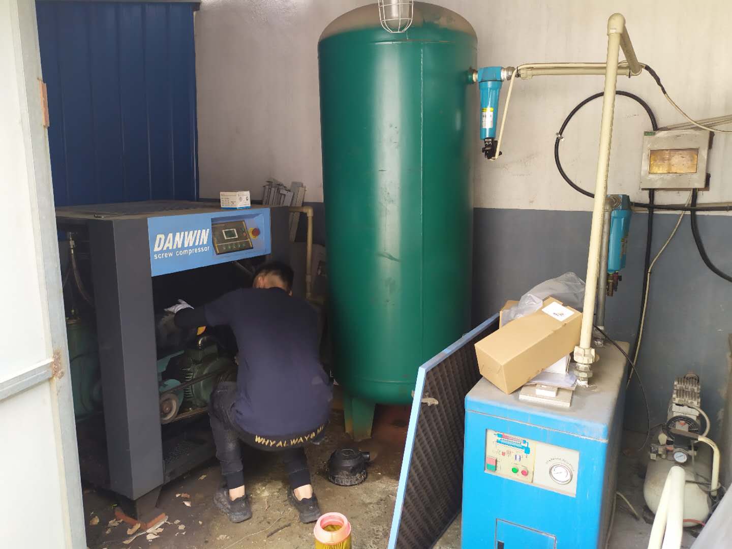 空压机冬天气压低是怎么回事,空压机气压自动开关调节方法