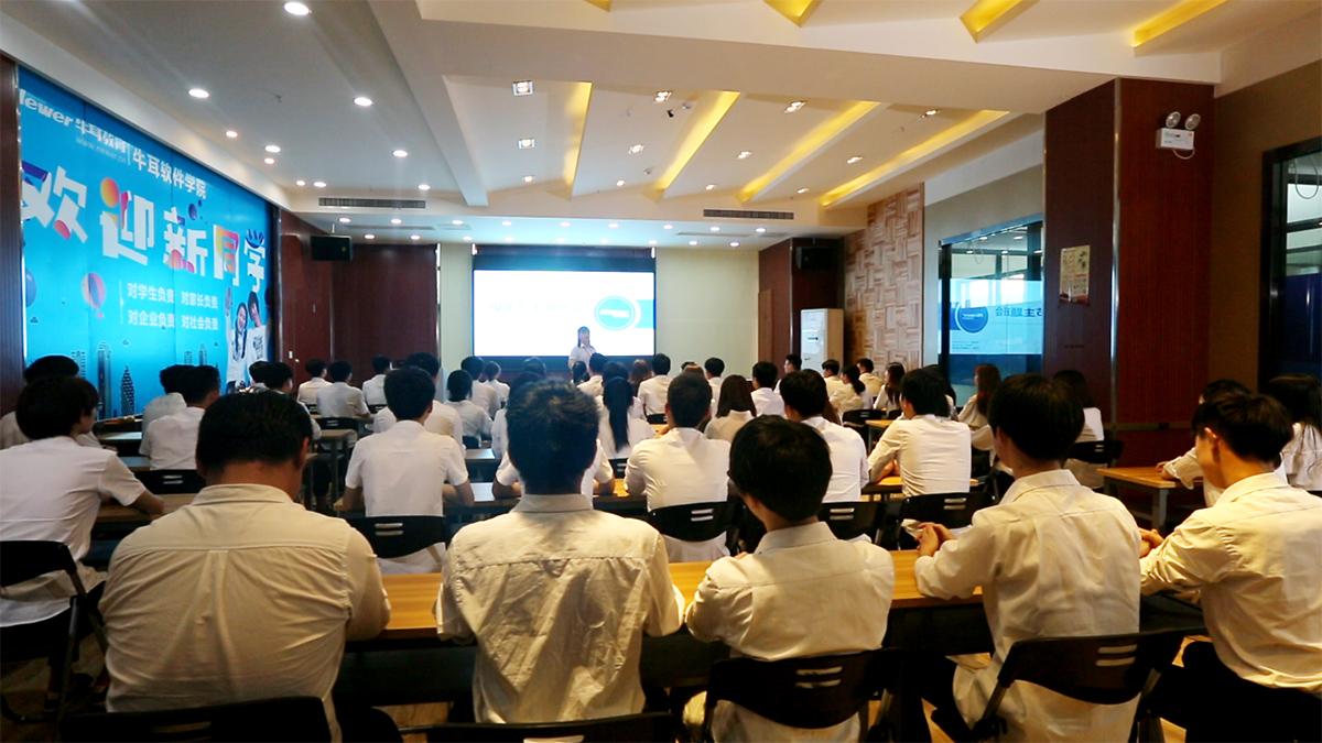 长沙哪家计算机学校好,湖南哪个计算机学校好