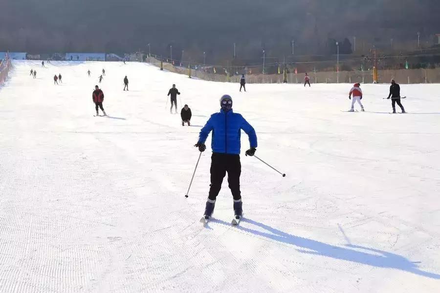 海淀滑雪场地址,海淀外国语京北校区滑雪场