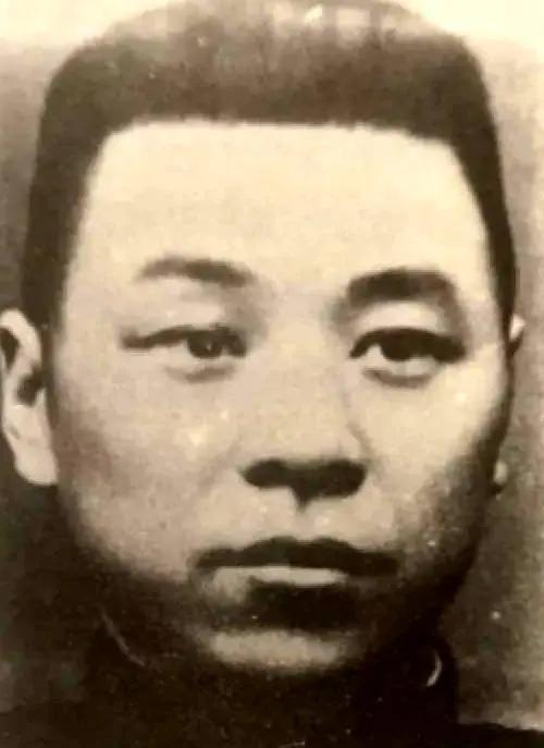 傻儿司令前半生毁誉参半，1937年周恩来对他说了什么，点醒了他？