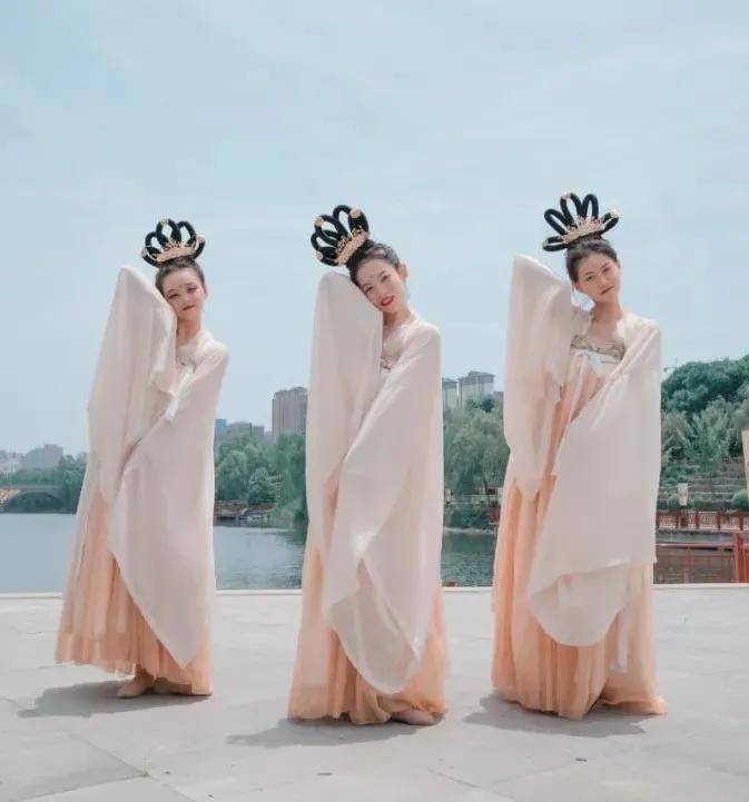 跳中国舞适合穿什么衣服,中国舞服装搭配