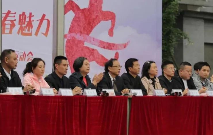 传统体育运动会开幕式,一年一度的运动会在学校拉开帷幕