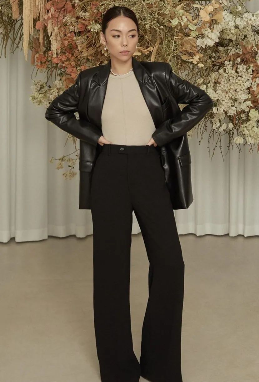 一件皮西装可以有多帅？时髦精们早已给出了答案