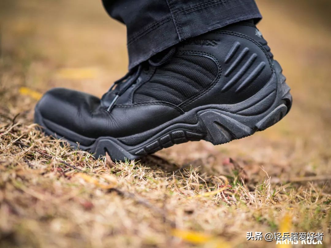 军靴防水测试,军靴透气性
