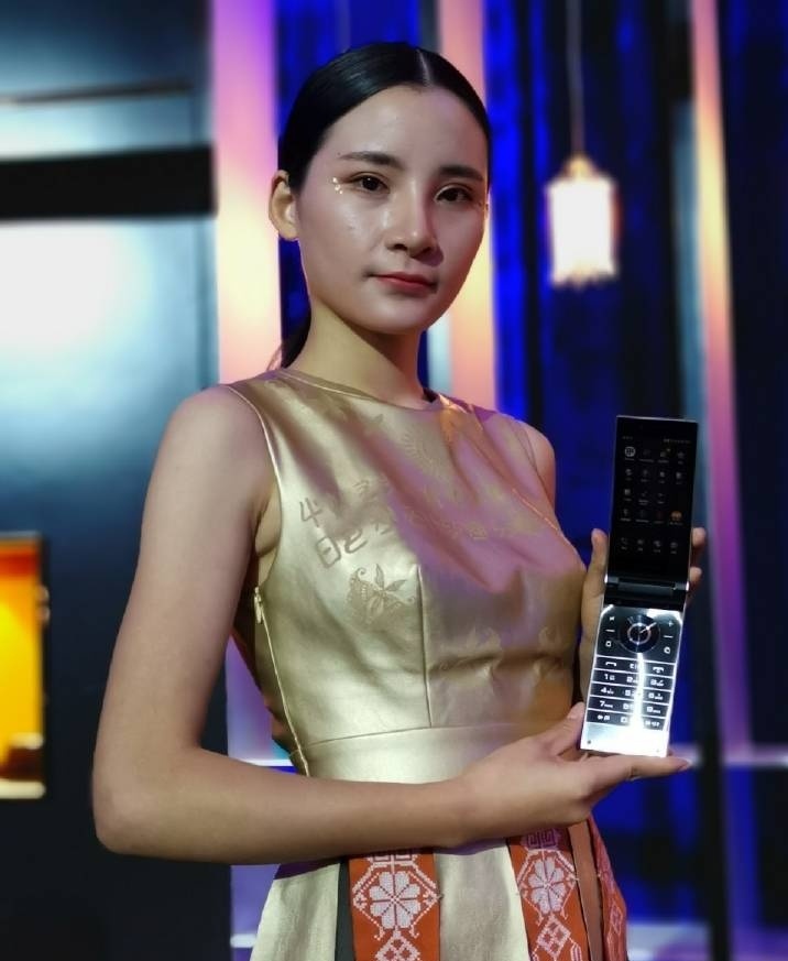 三星w2019跟华为mate30pro,三星w2019商务翻盖