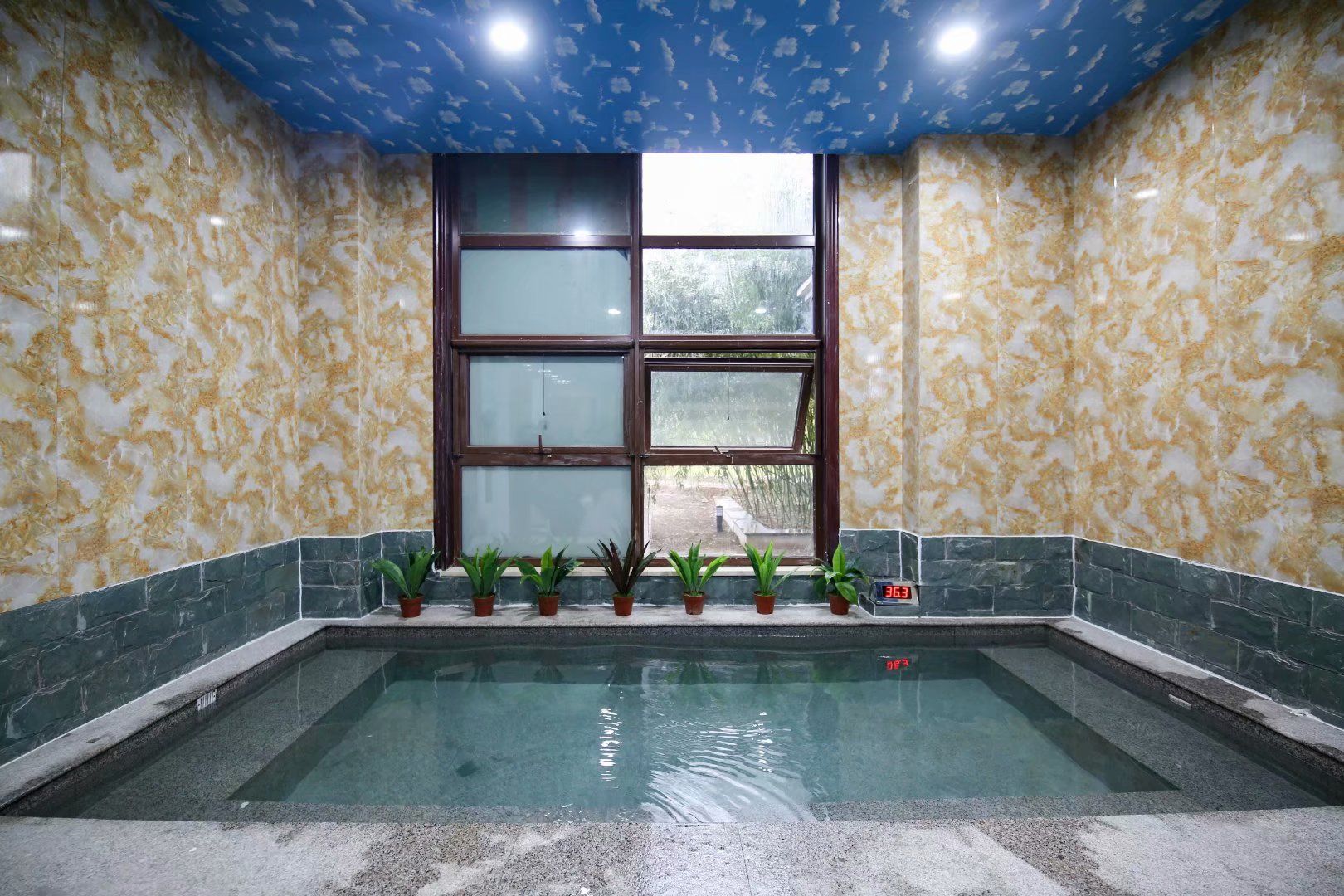 蓝调庄园温泉中心旅游攻略,冬天泡蓝调庄园温泉