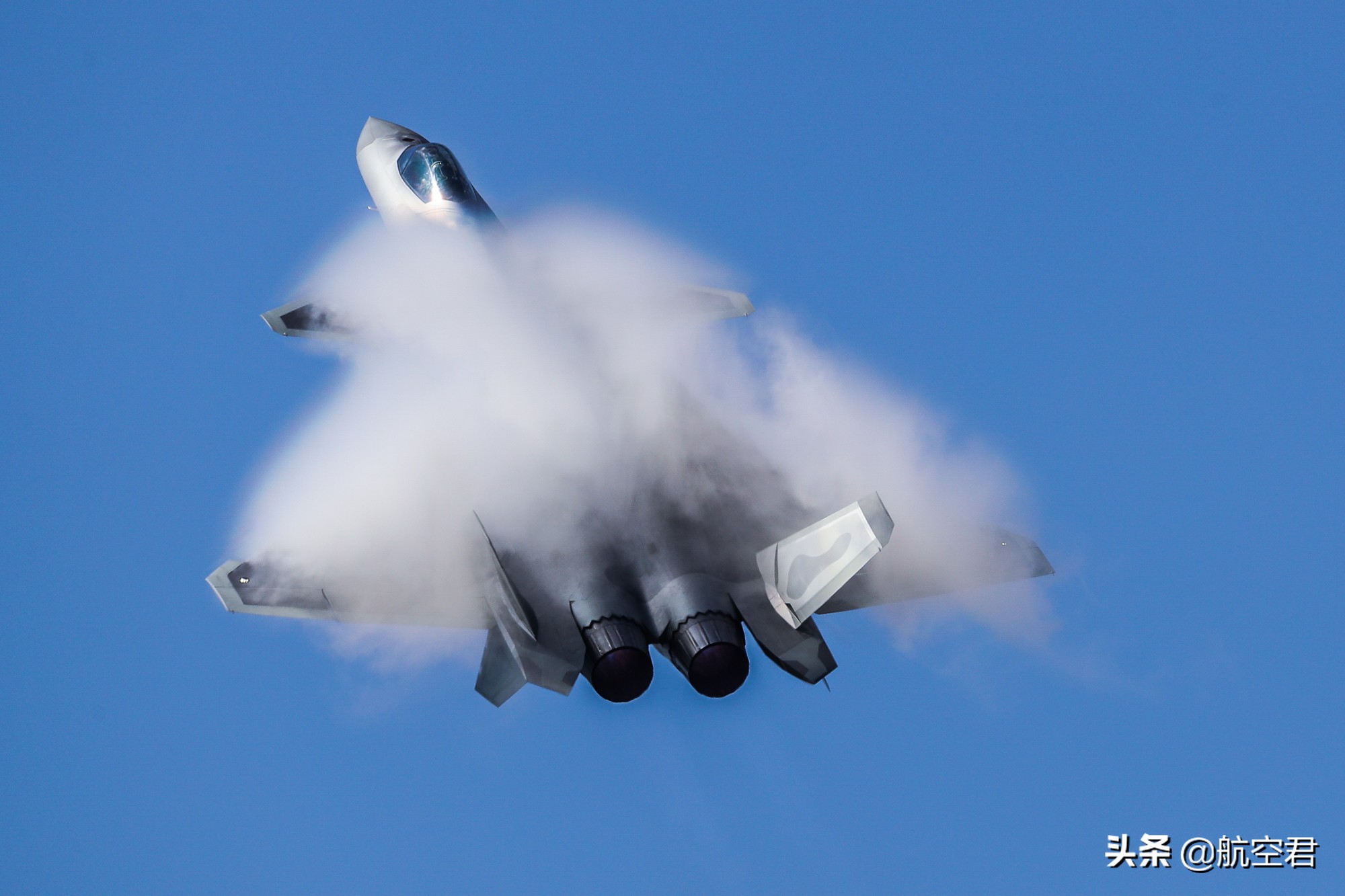 我与祖国共成长,从拍飞机的摄影器材一撇生活品质的迅速提高