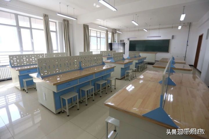 乌鲁木齐市第一职业高级中学,乌鲁木齐市第一中学官网