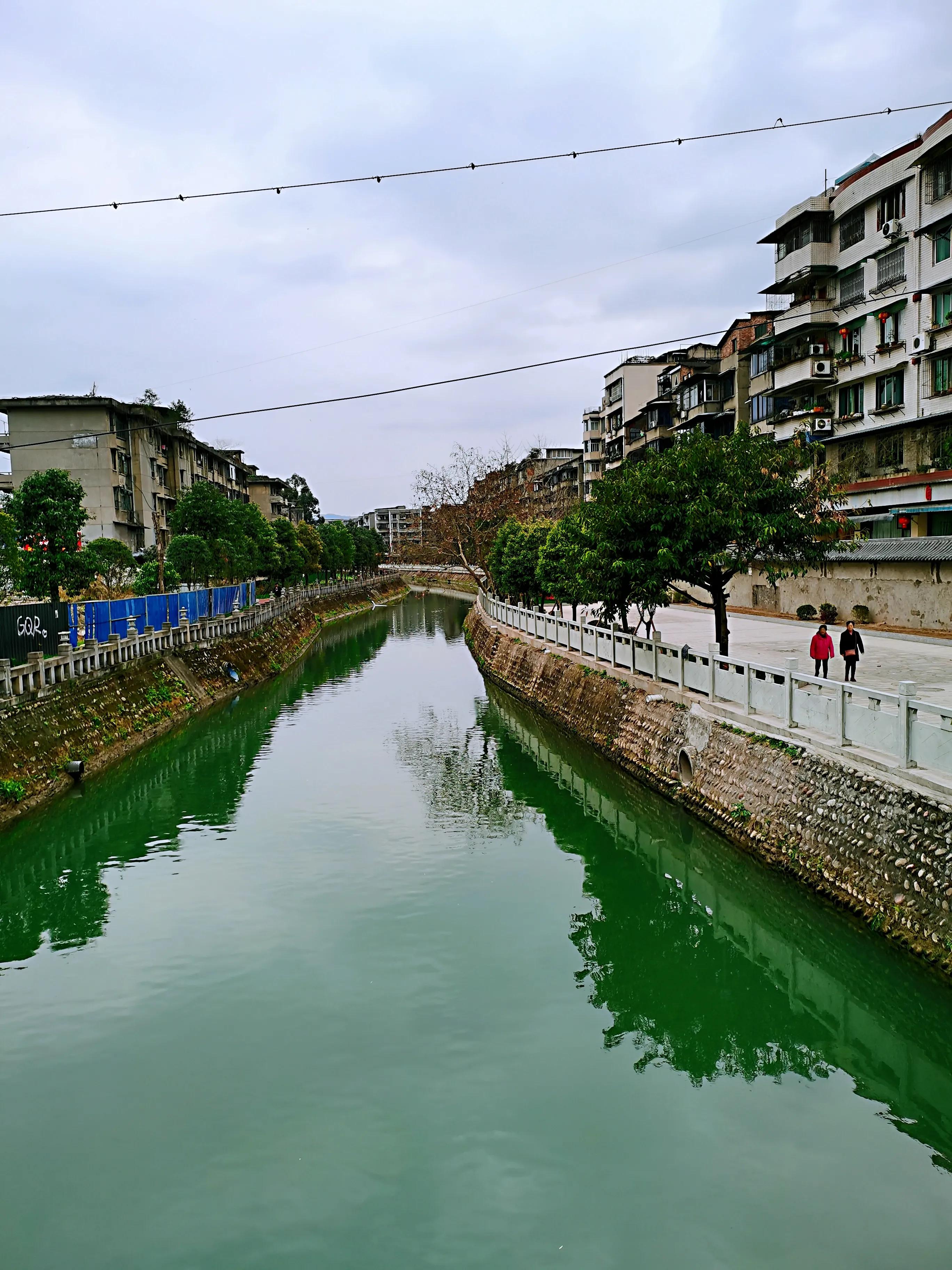 行走在潋滟*光春**里从丹犁古国到千年纸乡的牧马情歌