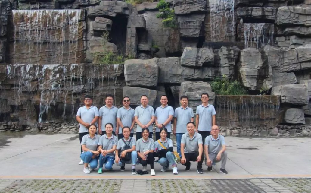 亲近自然走进自然视频,亲近自然走进自然主题墙