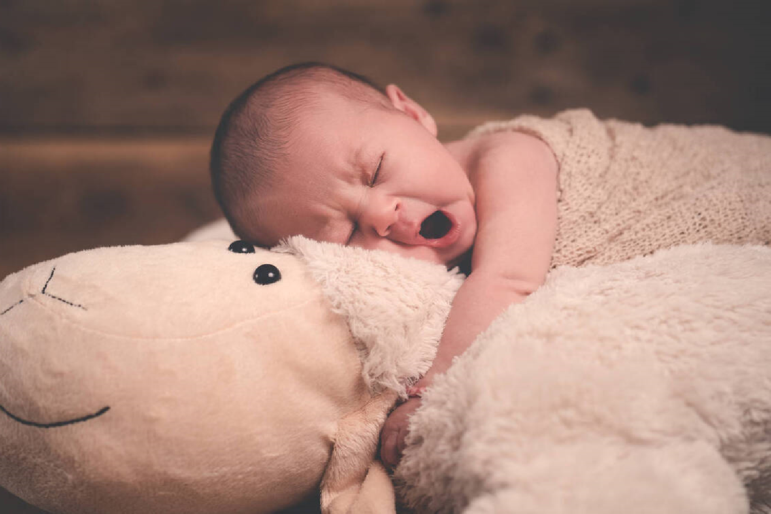 孩子依赖奶睡抱睡,孩子依赖安抚奶嘴怎么戒