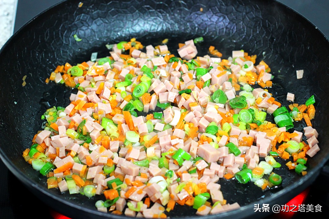 看不见鸡蛋的菜,蛋炒饭不放酱油做法