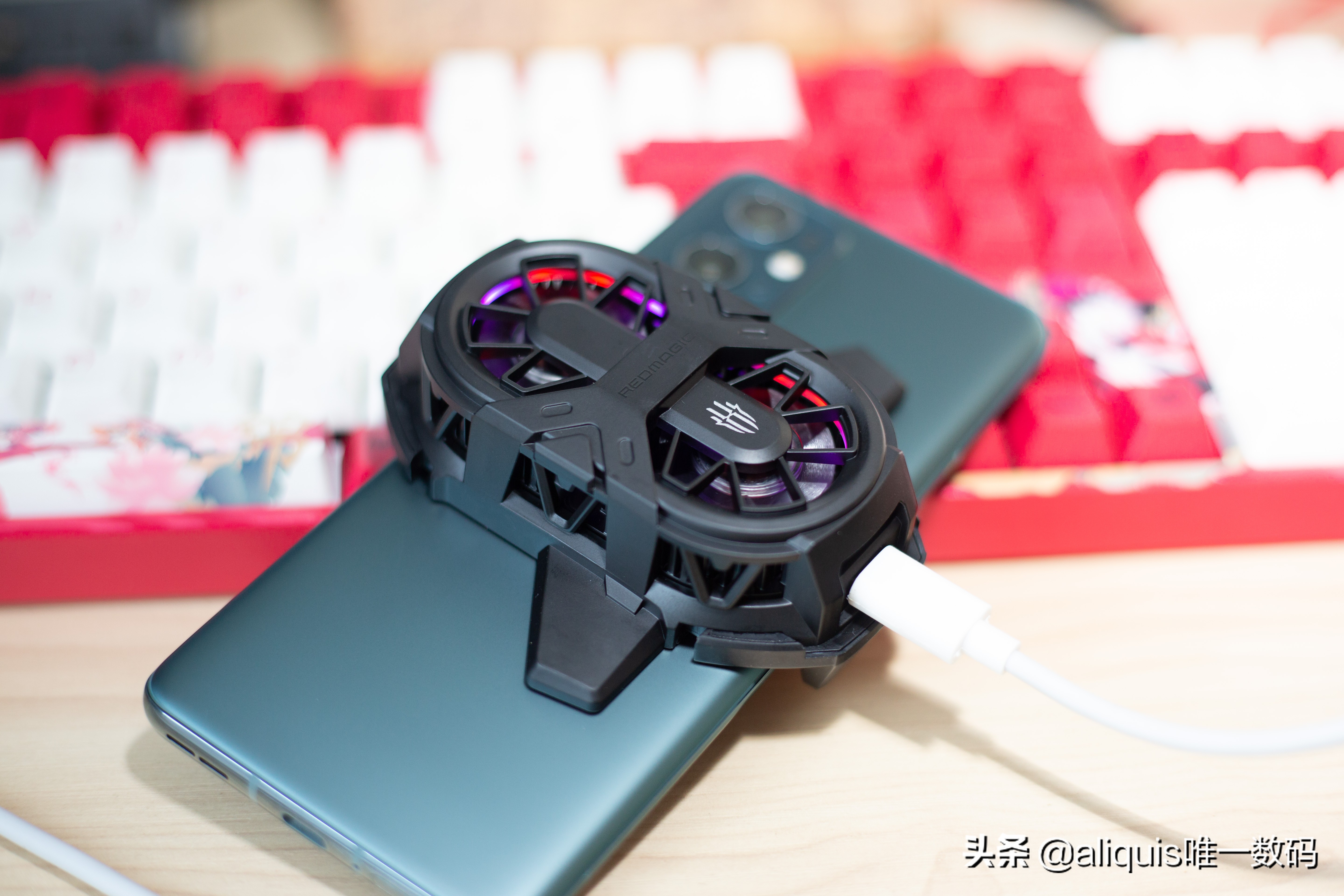 红魔手机散热神器测评,手机超强制冷器