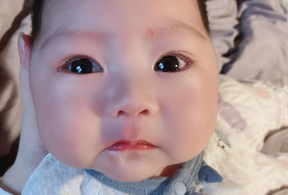 如何改掉宝宝一哭就吃奶的习惯,宝宝哭能一直吃奶吗